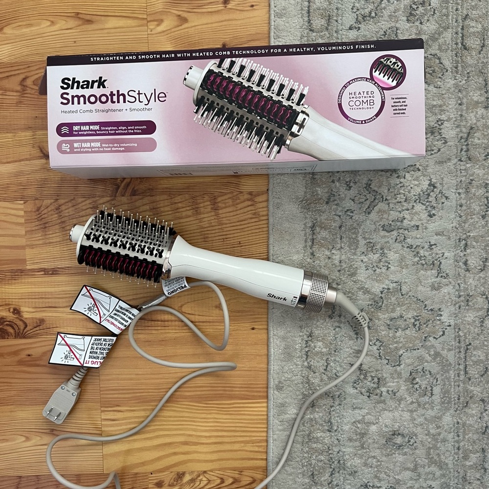 Shark SmoothStyle heated comb and blow dryer brush